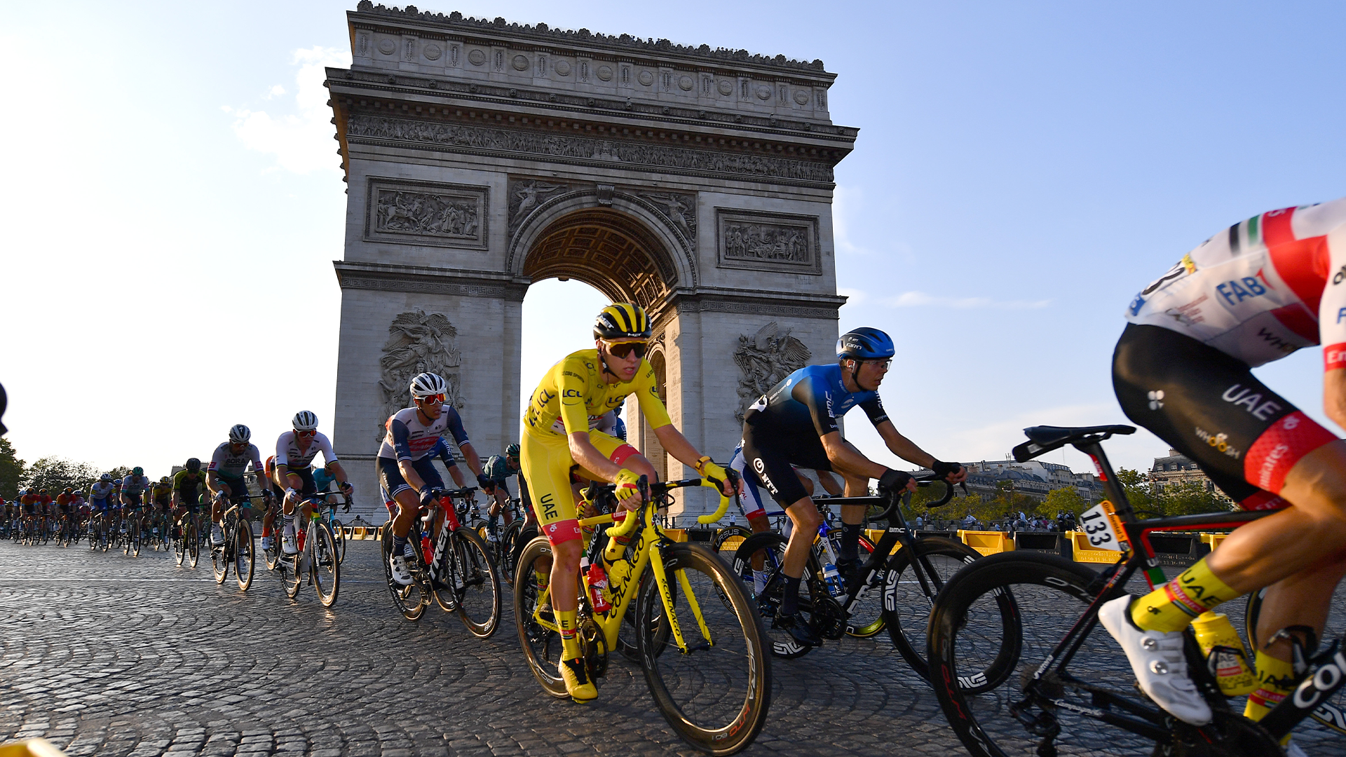 Cyclists pass the Arc du Triomphe in the Tour de France