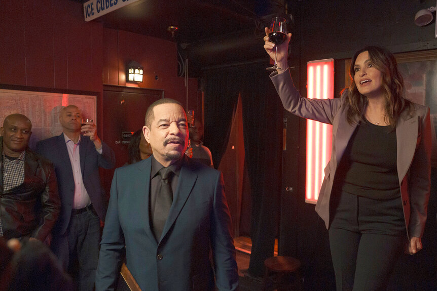 Ice-T (L) and Mariska Hargitay (R) in Law And Order: SVU