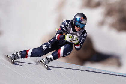 Lindsey Vonn skiing down the Olympia delle Tofana run