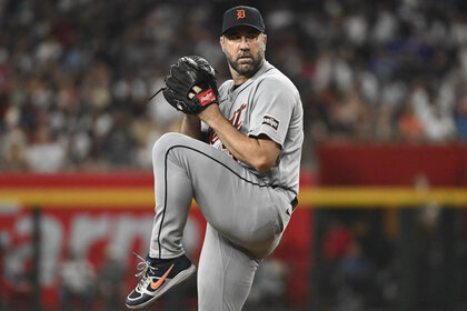 Justin Verlander, #35 of the Detroit Tigers, pitching during a game.