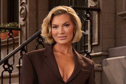 Lindsay Hubbard in front of a brownstone stoop during In The City Season 1.