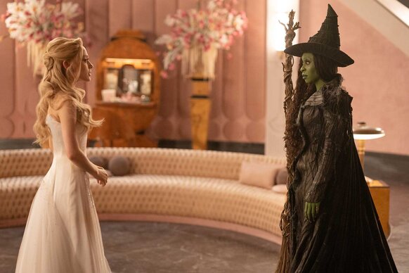 Glinda and Elphaba talking in Wicked: For Good (2025).