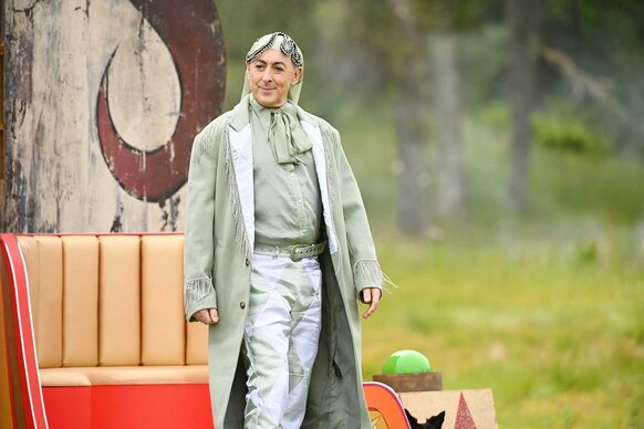 Alan Cumming in a long green trench coat on The Traitors Season 4 Episode 10.