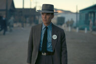 Cillian Murphy as J. Robert Oppenheimer walking down a street in the movie Oppenheimer (2023).