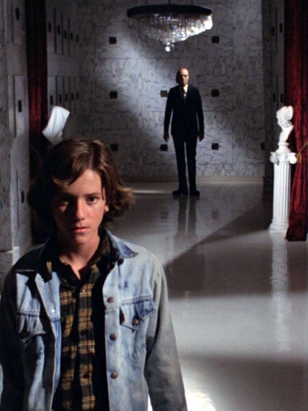Reggie (Reggie Bannister) walks away from Tall Man (Angus Scrimm) who stands in the distance on&nbsp;Phantasm (1979).
