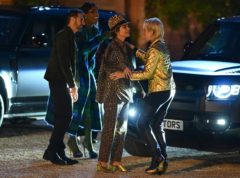 Lisa Rinna and Dorinda Medley greet each other as they arrive at the traitors castle in Scottland.