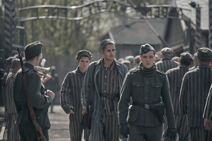 Jonah Hauer-King (L) and Jonas Nay (R) in The Tattooist Of Auschwitz