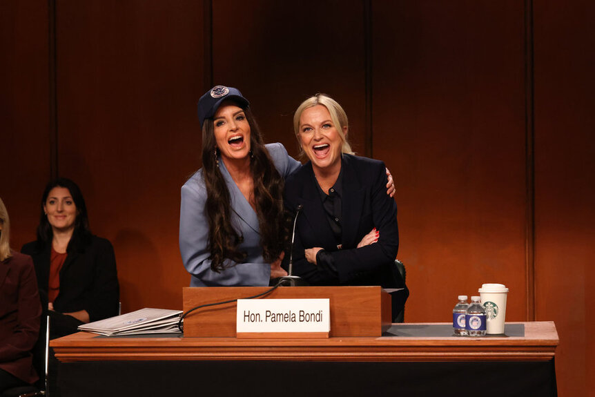 SNL Amy Poehler Tina Fey Cold Open