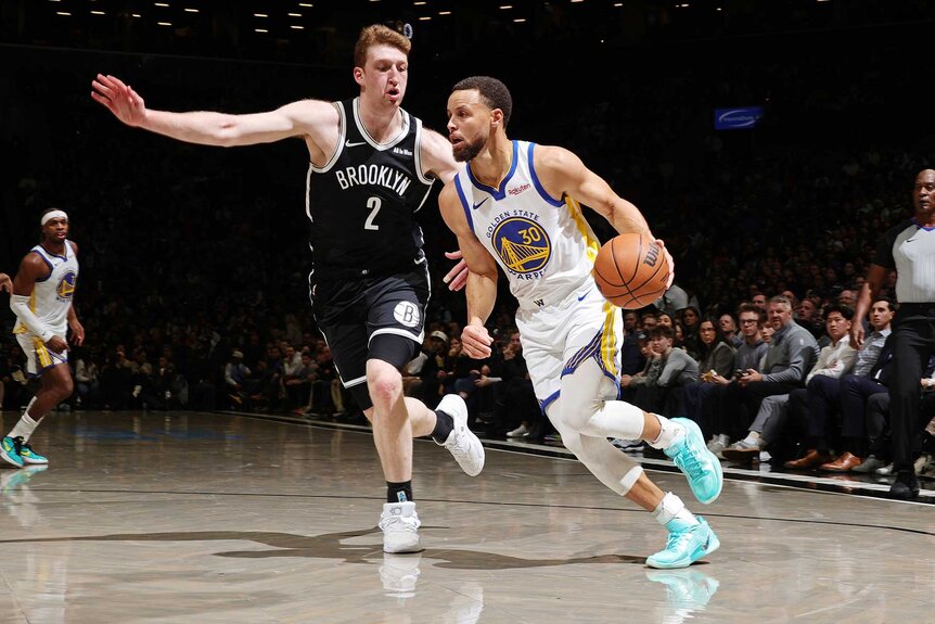 Stephen Curry of the Golden State Warriors drives to the basket during the game against the Brooklyn Nets.