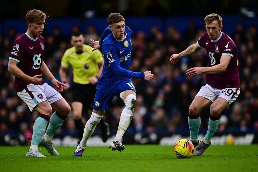 Chelsea's English midfielder #10 Cole Palmer vies for the ball with Burnley's English midfielder #20 James Ward-Prowse during a match.