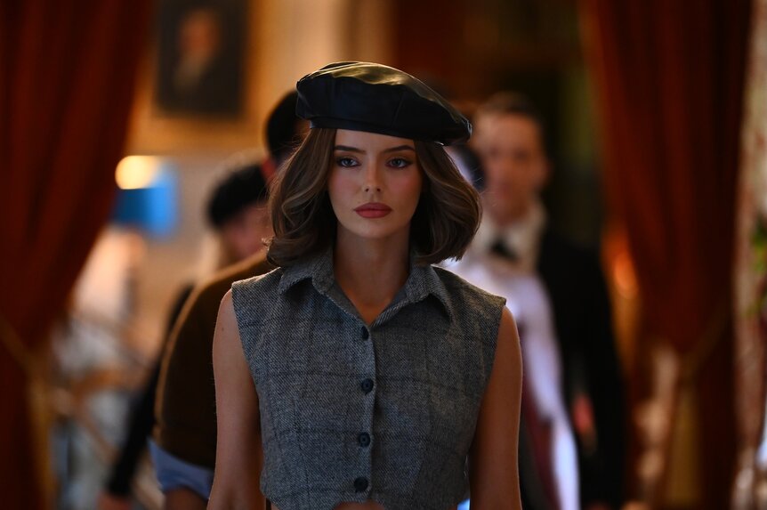 Maura Higgins wears a black beret on&nbsp;The Traitors Episode 410.