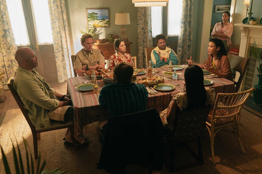 Dan, Sheriff Taylor, Etta, Wyatt, Carla, and Leah sitting around a table and eating in M.I.A. Season 1.