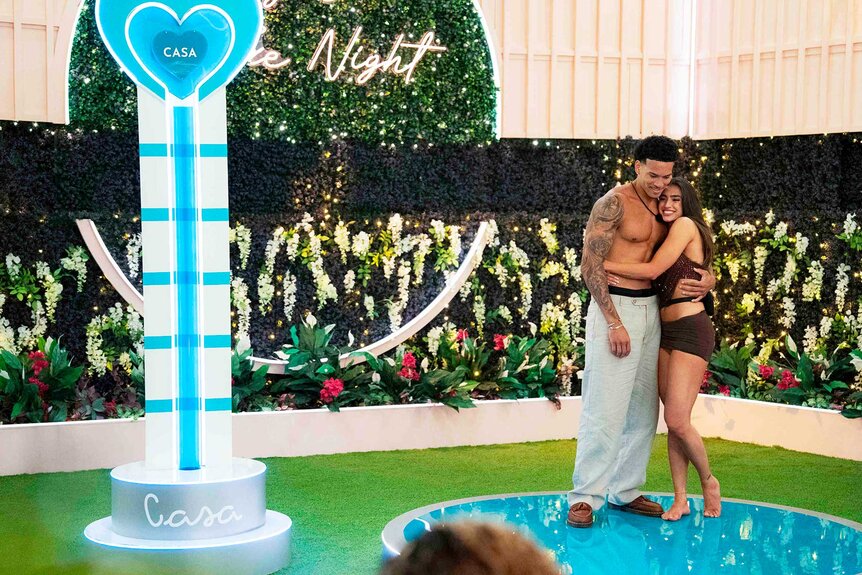 Corbin Mims and Parmida Keshani hugging on Love Island USA Season 8 Episode 19.